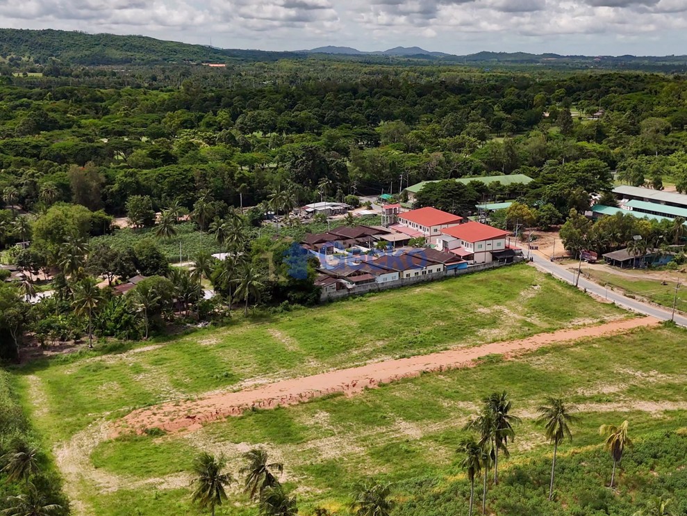 Land available in East Pattaya L012560 (Photo 3)