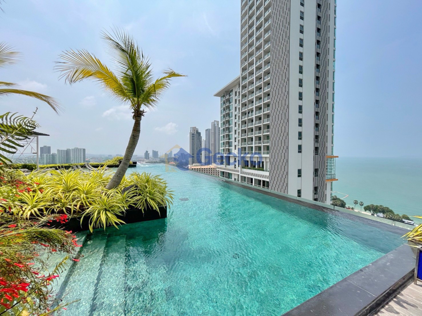 1 Bedroom Condo in The Riviera Wong Amat Beach Wongamat C012567
