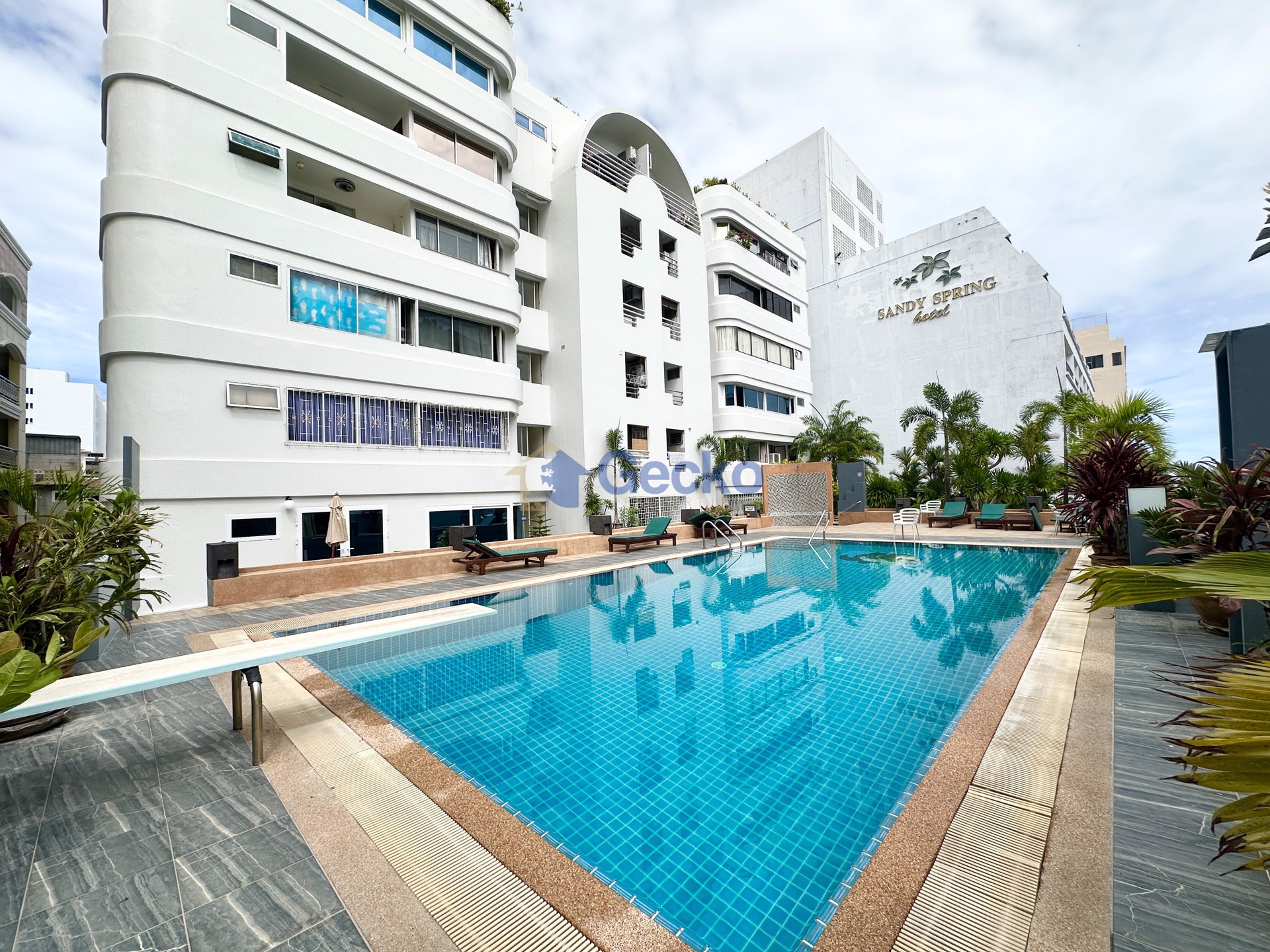 Studio Condo in Pattaya Beach Condo Central Pattaya C012569