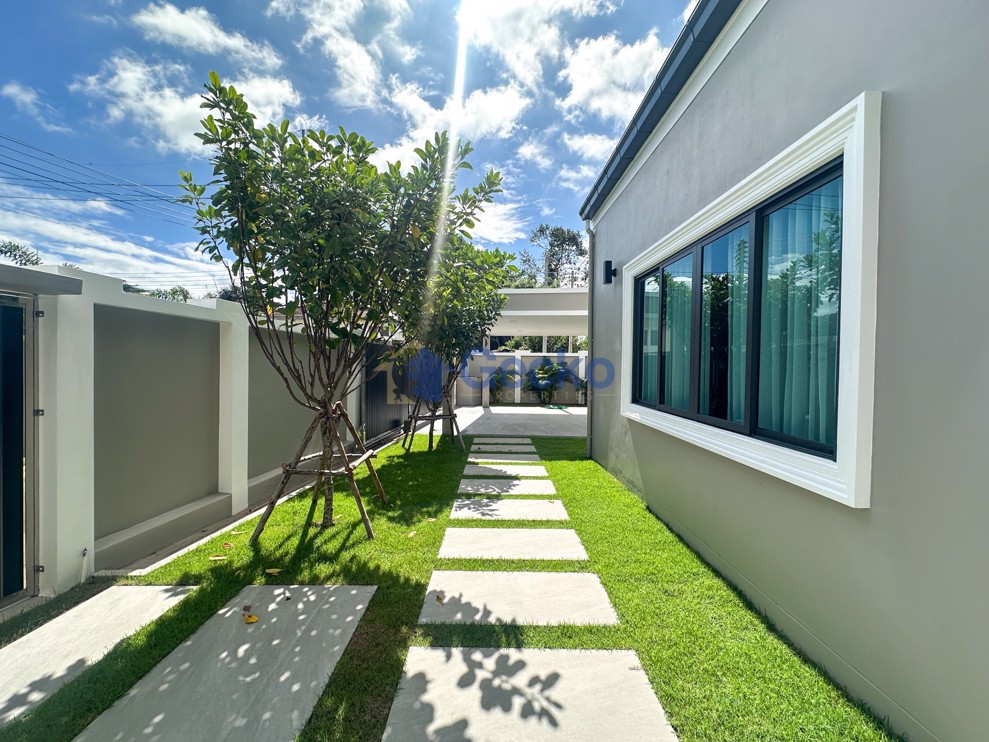 4 Bedrooms House  East Pattaya H012572 (Photo 3)