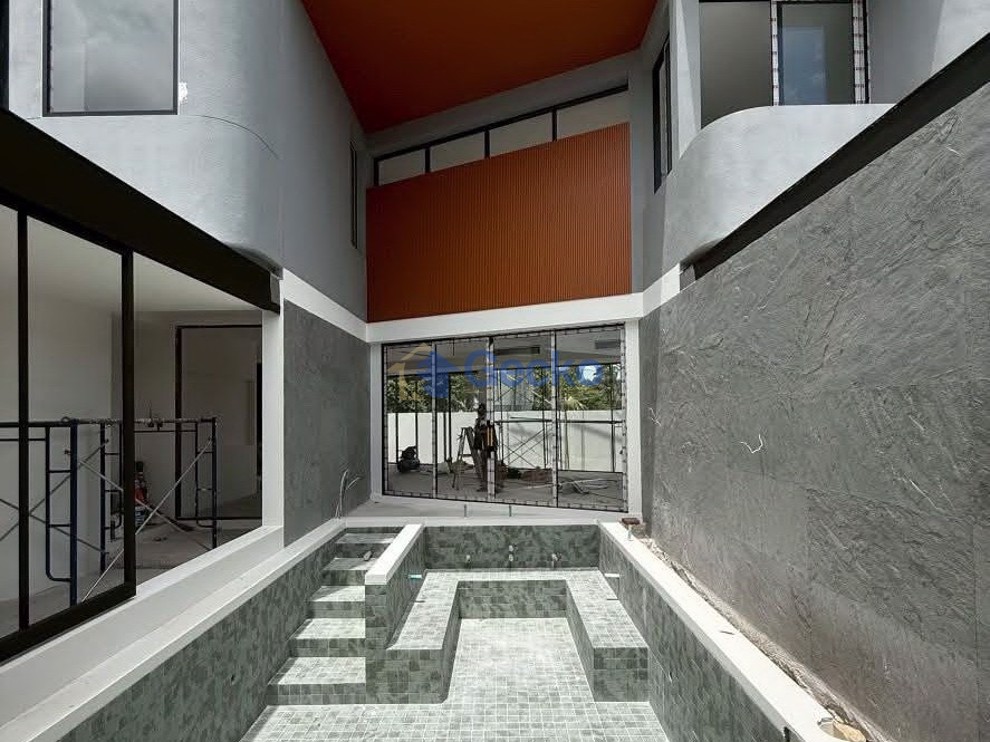 3 Bedrooms House  East Pattaya H012573 (Photo 2)