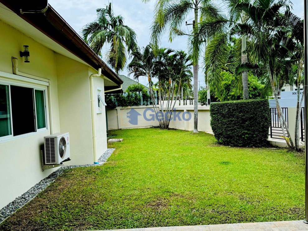 3 Bedrooms House in SP Village 5  East Pattaya H012581 (Photo 2)