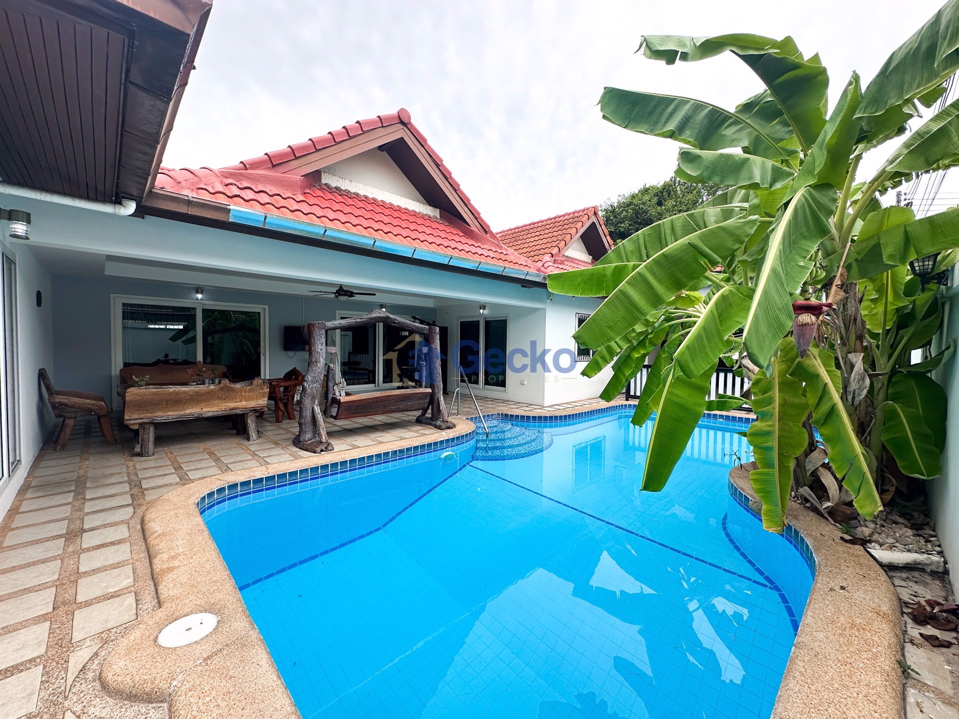 4 Bedrooms House in Nirvana Pool 2  East Pattaya H012592
