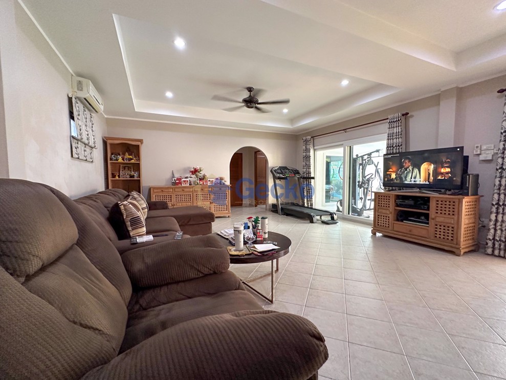 4 Bedrooms House in Nirvana Pool 2  East Pattaya H012592 (Photo 2)
