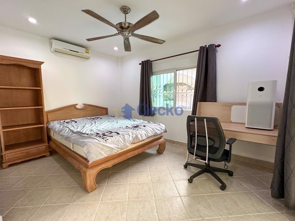 4 Bedrooms House in Nirvana Pool 2  East Pattaya H012592 (Photo 3)