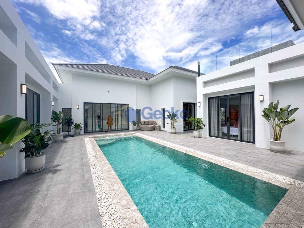 5 Bedrooms House in Paradise Villa 3  East Pattaya H012593 (Cover Photo)