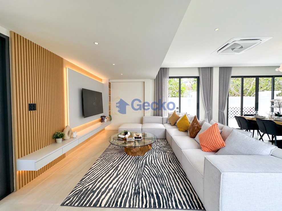 5 Bedrooms House in Paradise Villa 3  East Pattaya H012593 (Photo 2)