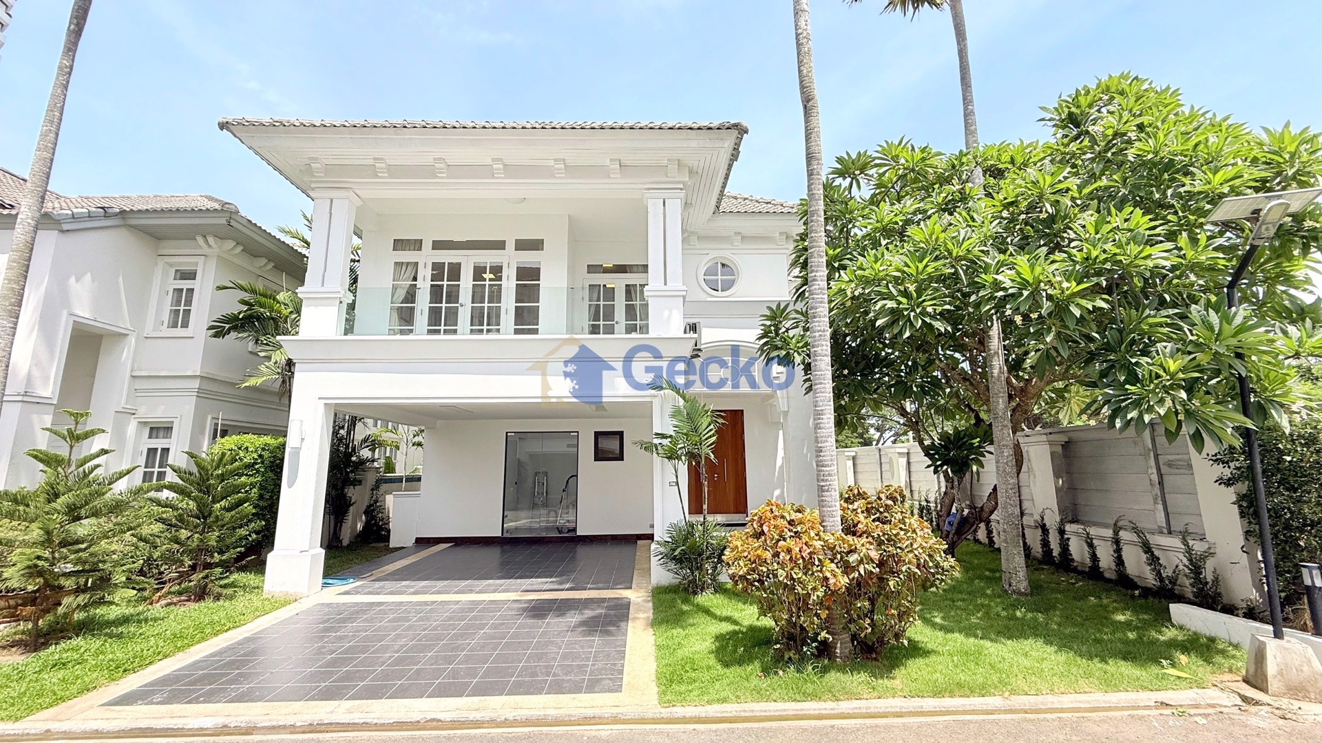 3 Bedrooms House in Baan Dhevaran  Na Jomtien H012596