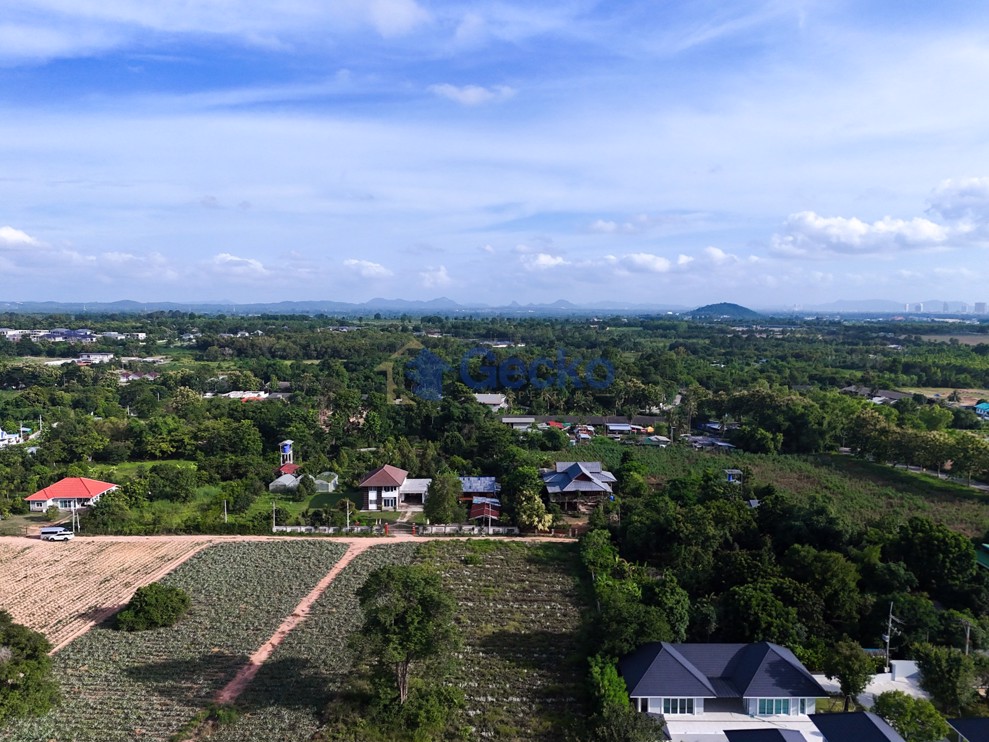 Land available in East Pattaya L010118 (Photo 4)