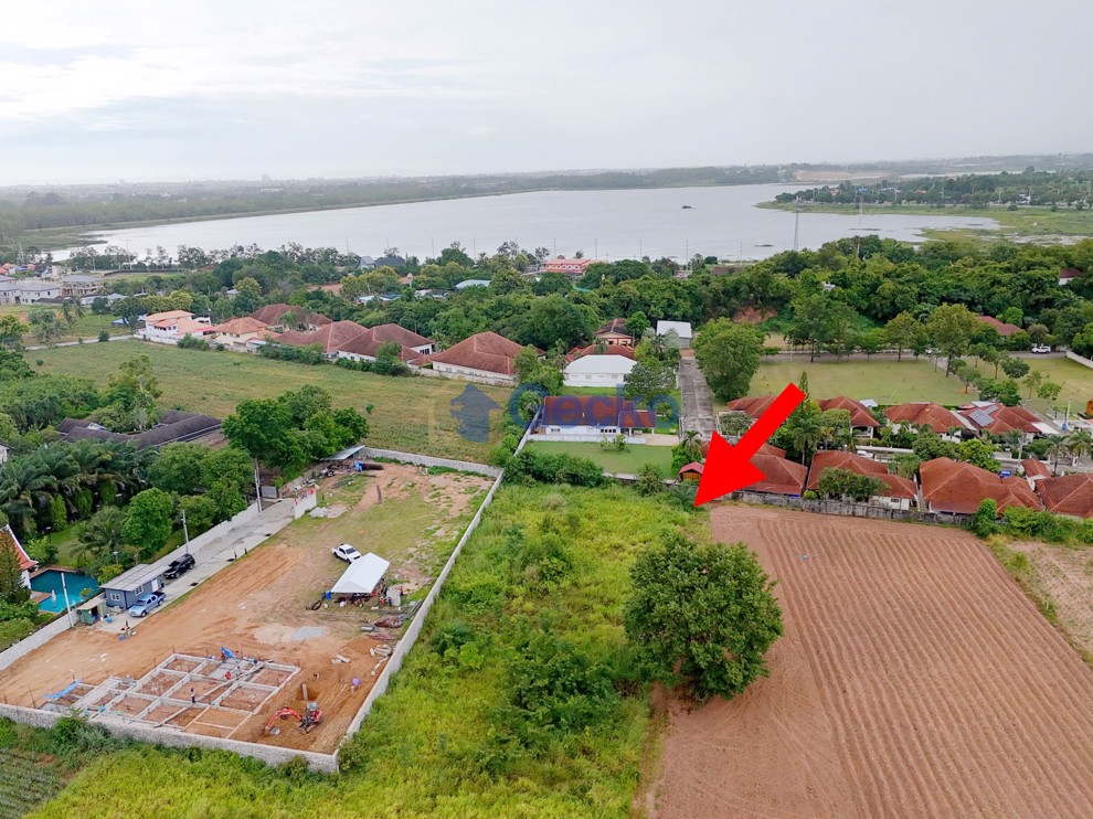 Land available in East Pattaya L010118 (Photo 1)