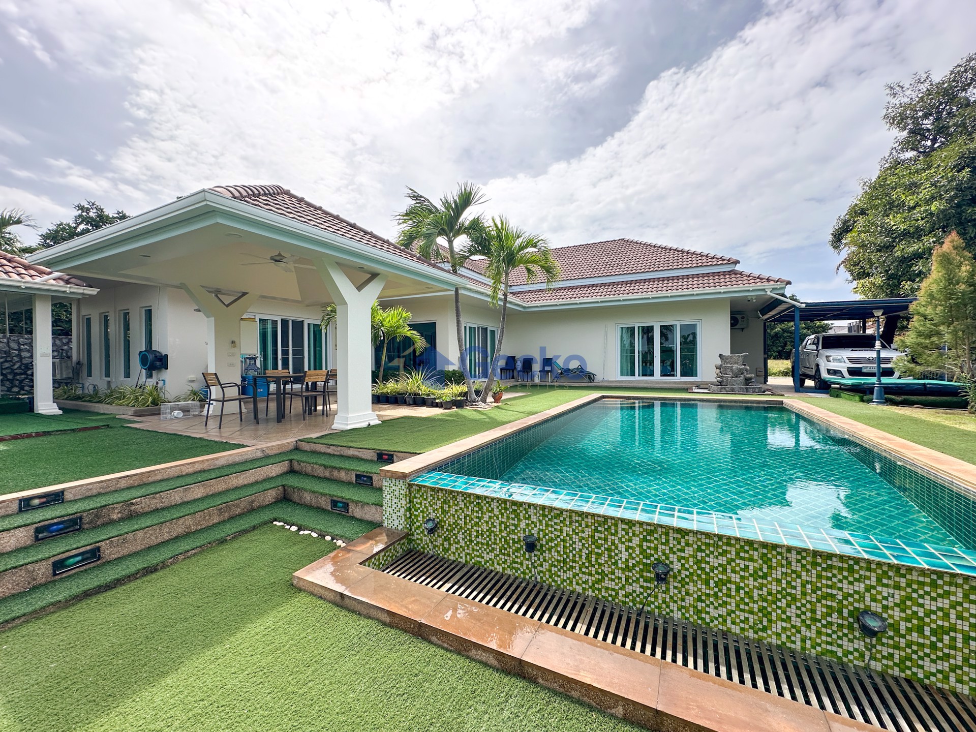 4 Bedrooms House in Lalique Lakeside Villas  Huay Yai H012601