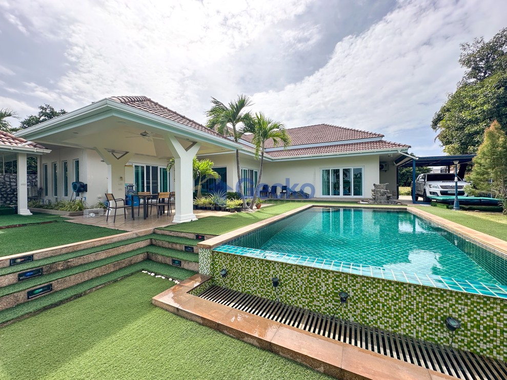 4 Bedrooms House in Lalique Lakeside Villas  Huay Yai H012601 (Cover Photo)