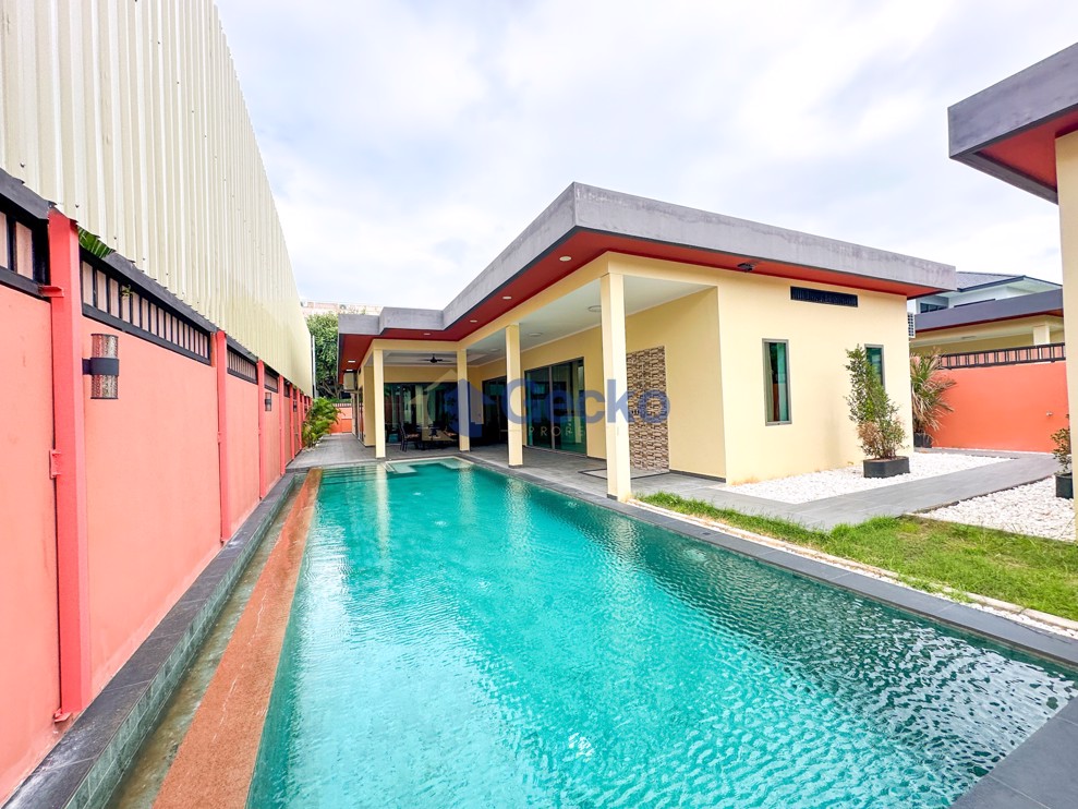 5 Bedrooms House  East Pattaya H012605 (Cover Photo)