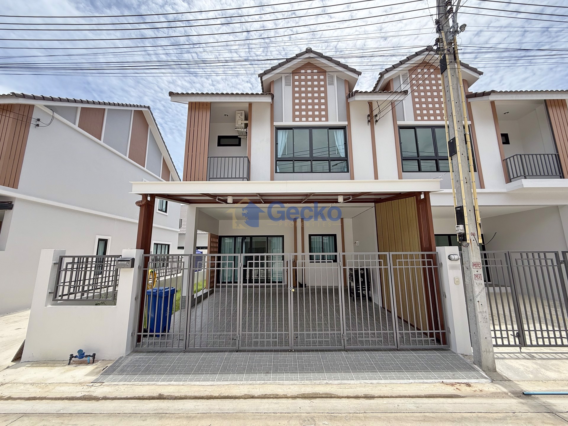 3 Bedrooms House in Zensiri Townhome  East Pattaya H012607