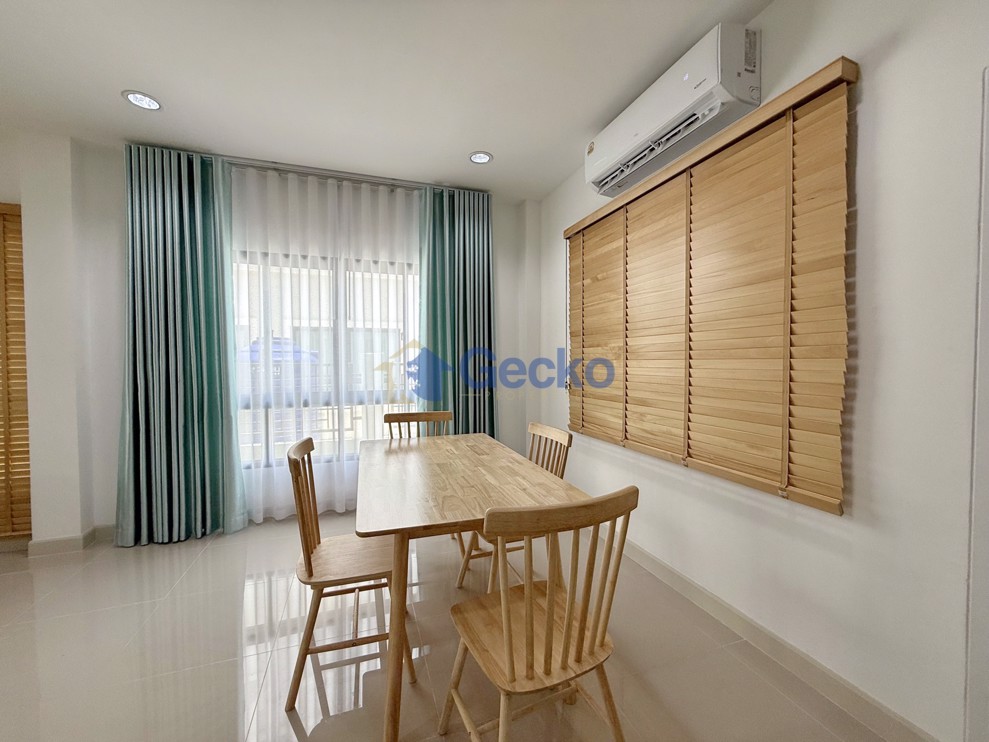 3 Bedrooms House in Zensiri Townhome  East Pattaya H012607 (Photo 3)
