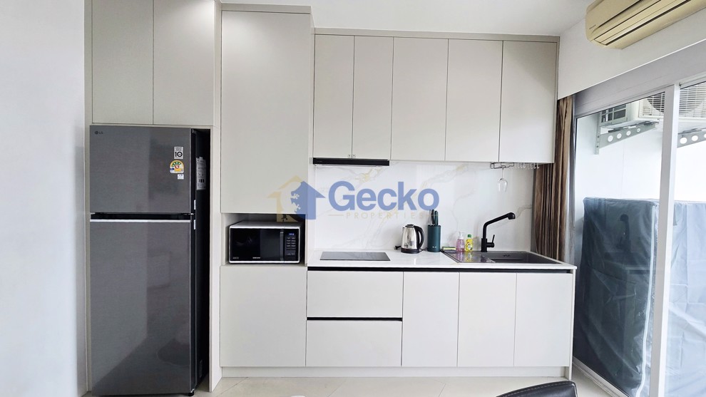 1 Bedroom Condo in AD Condo Hyatt Wongamat C009097 (Photo 2)