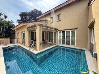 4 Bedrooms House in Silk Road Place  East Pattaya H012609
