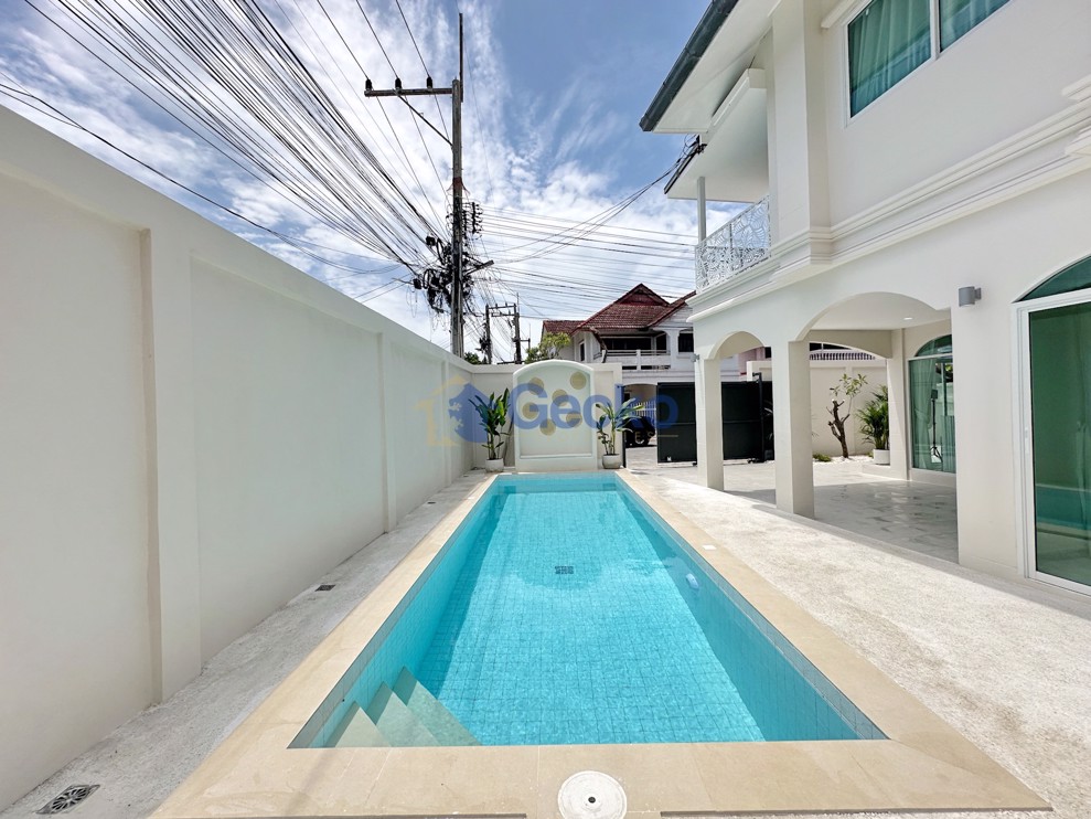 5 Bedrooms House in Country Club Villa  East Pattaya H012612 (Photo 1)
