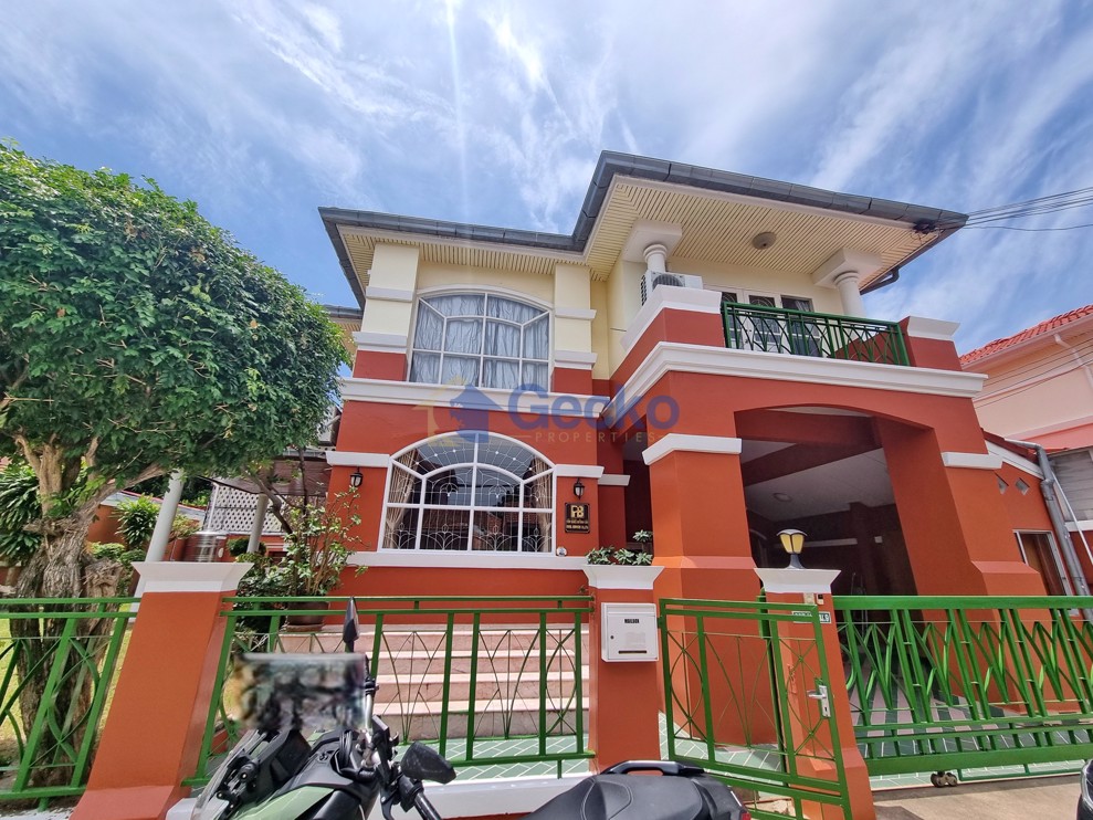3 Bedrooms House in Central Park 3  Central Pattaya H012615 (Cover Photo)