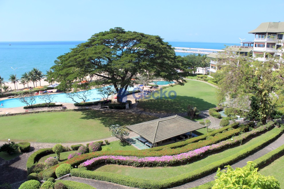 2 Bedrooms Condo in Baan Somprasong Na Jomtien C011321 (Photo 3)