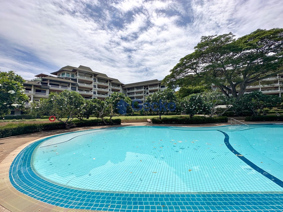 2 Bedrooms Condo in Baan Somprasong Na Jomtien C011321 (Photo 2)