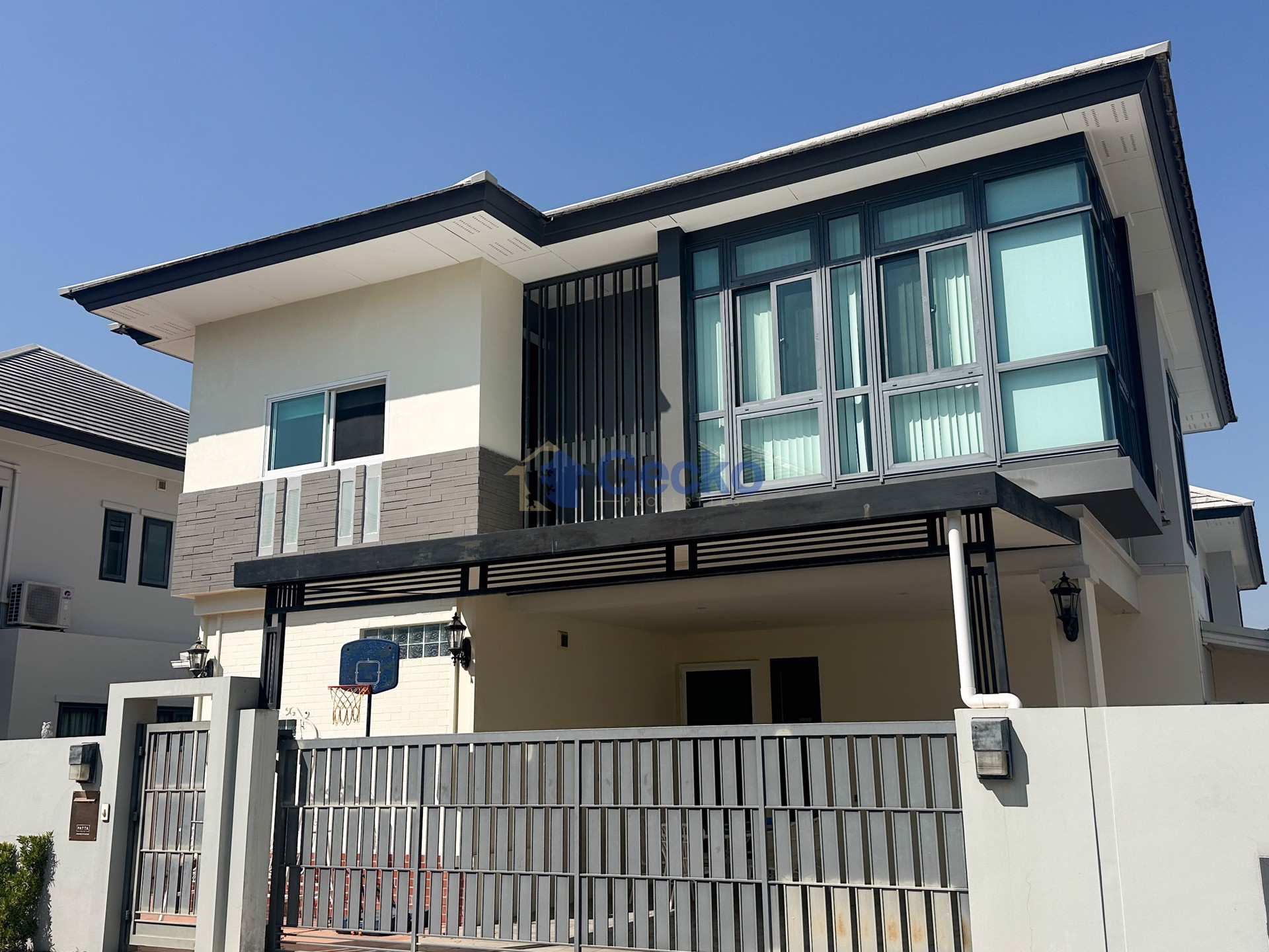 3 Bedrooms House in Patta Prime  East Pattaya H012629