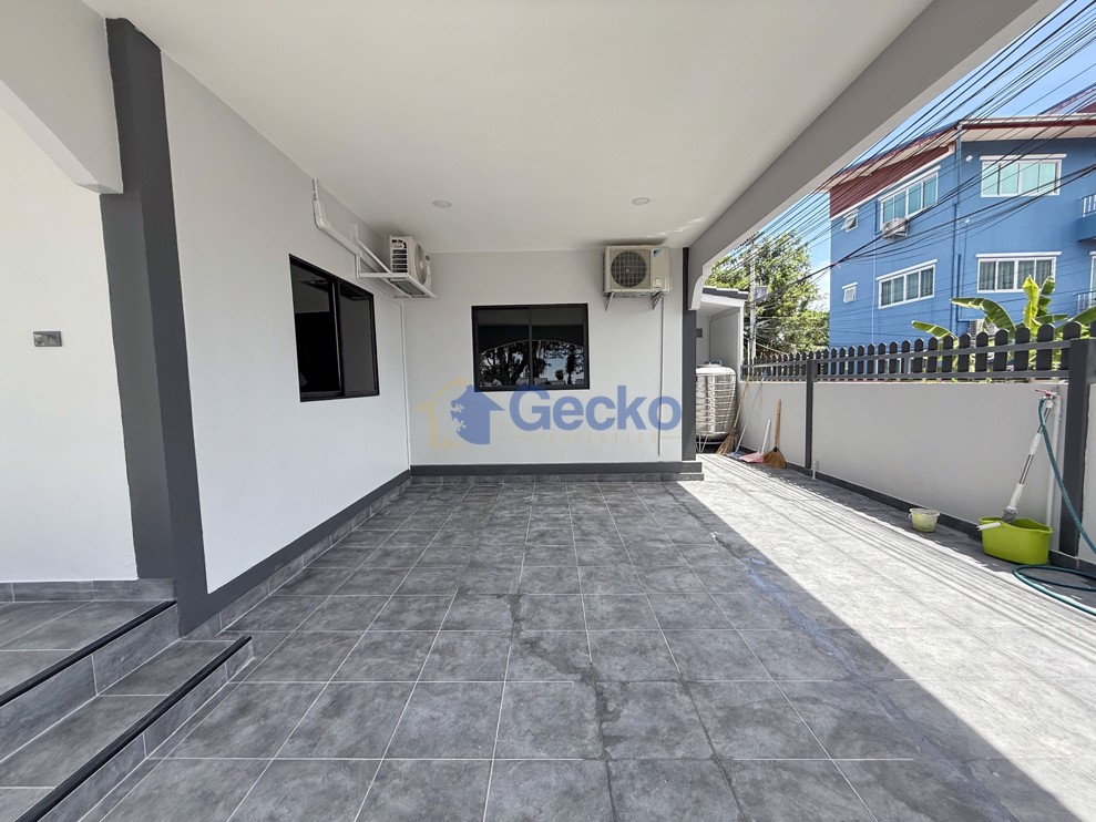 2 Bedrooms House  East Pattaya H012633 (Photo 1)