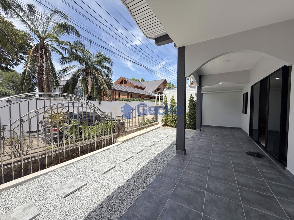 2 Bedrooms House  East Pattaya H012633 (Photo 2)