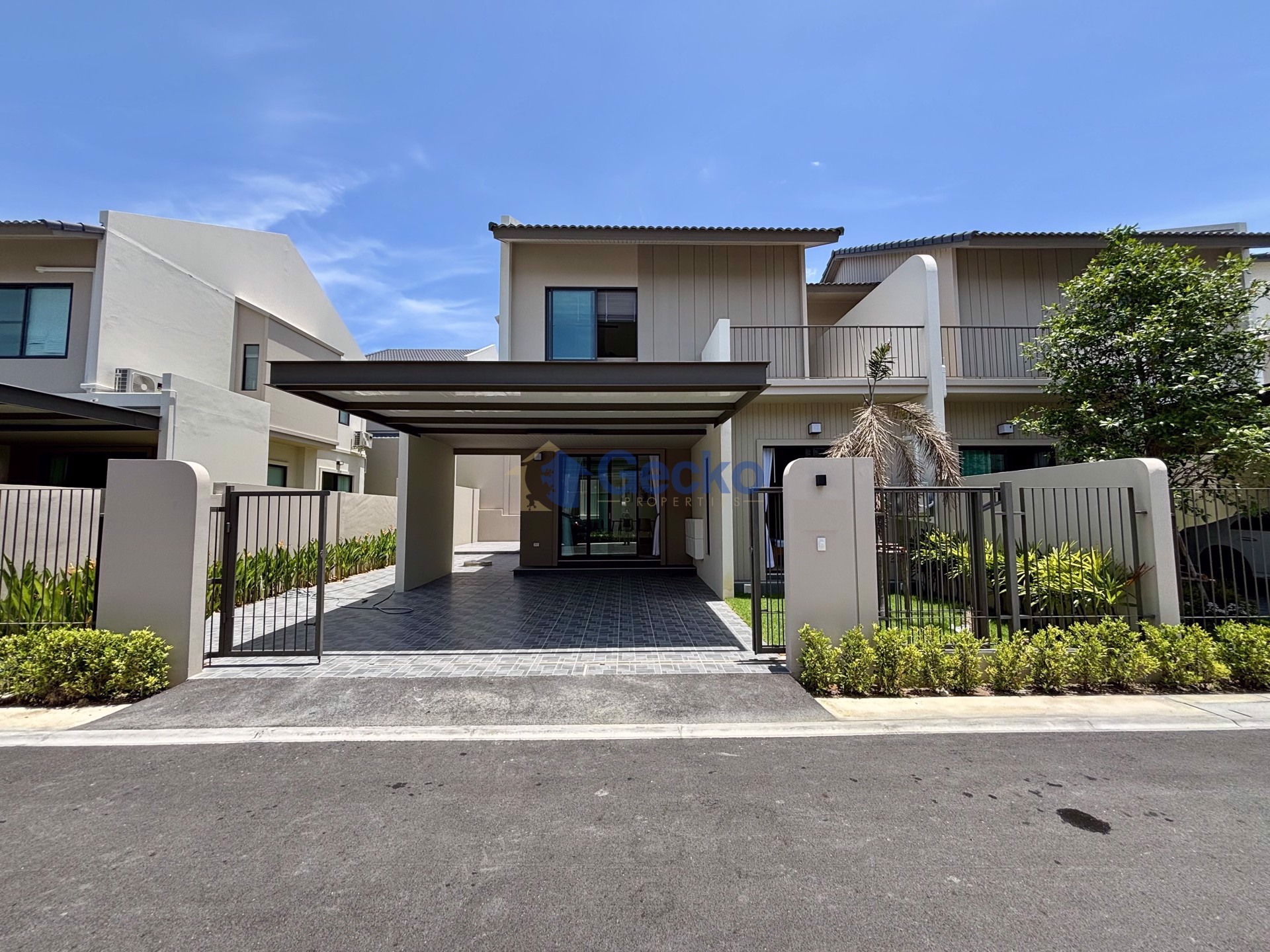 4 Bedrooms House in Engel Haus  Bang Lamung H012641