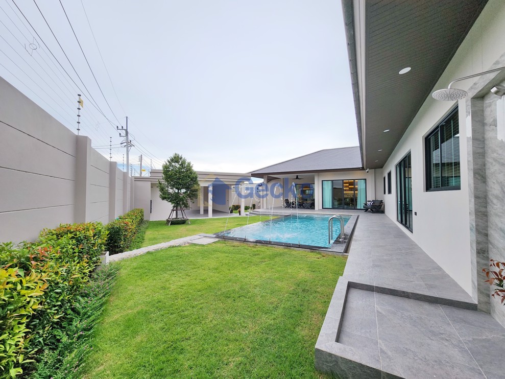 4 Bedrooms House  East Pattaya H012646 (Photo 2)