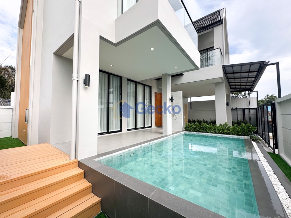4 Bedrooms House in Cherliz Pool Villa Pattaya  East Pattaya H012647 (Photo 1)