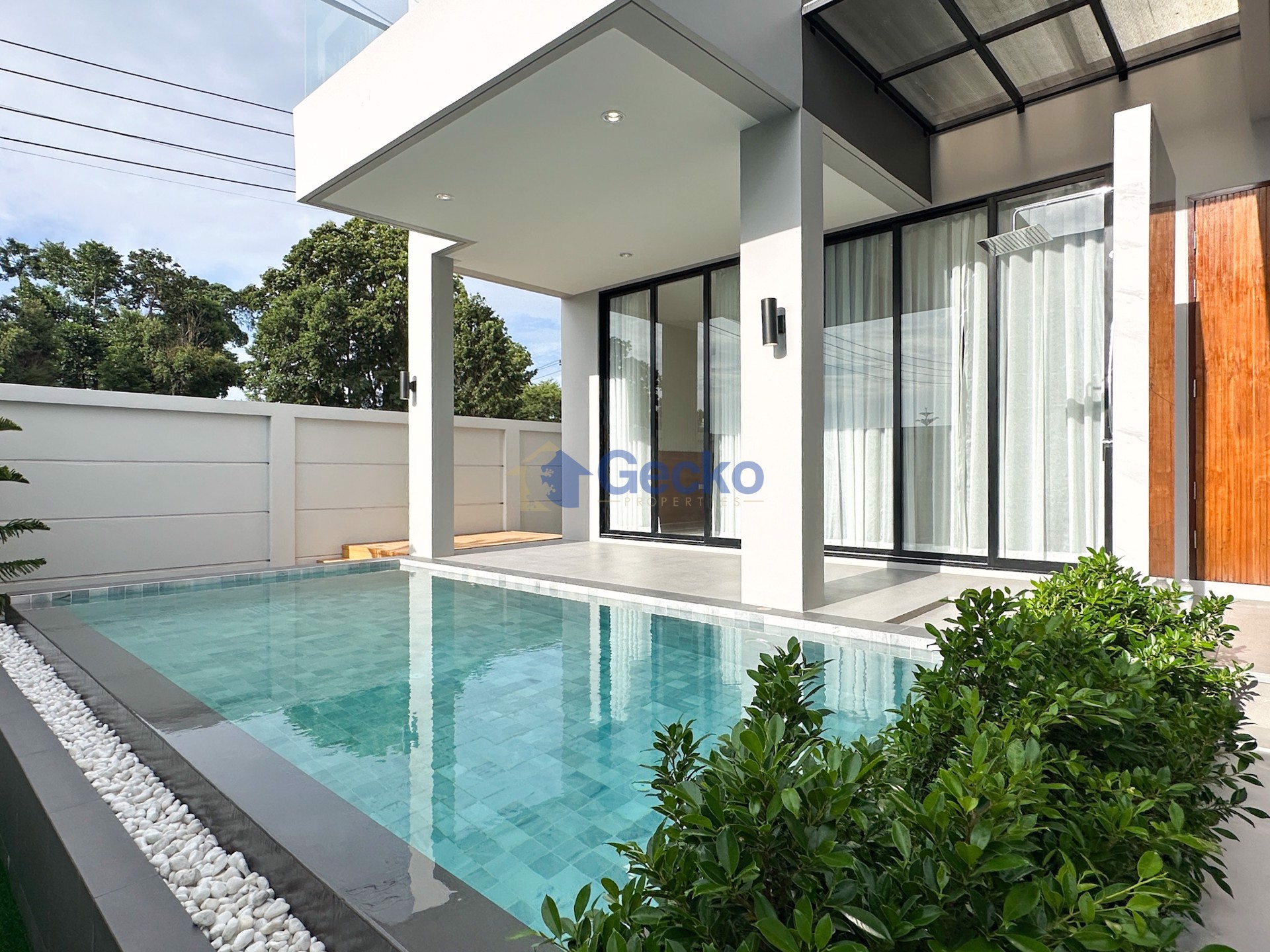 4 Bedrooms House in Cherliz Pool Villa Pattaya  East Pattaya H012647