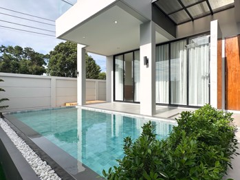 4 Bedrooms House in Cherliz Pool Villa Pattaya  East Pattaya H012647