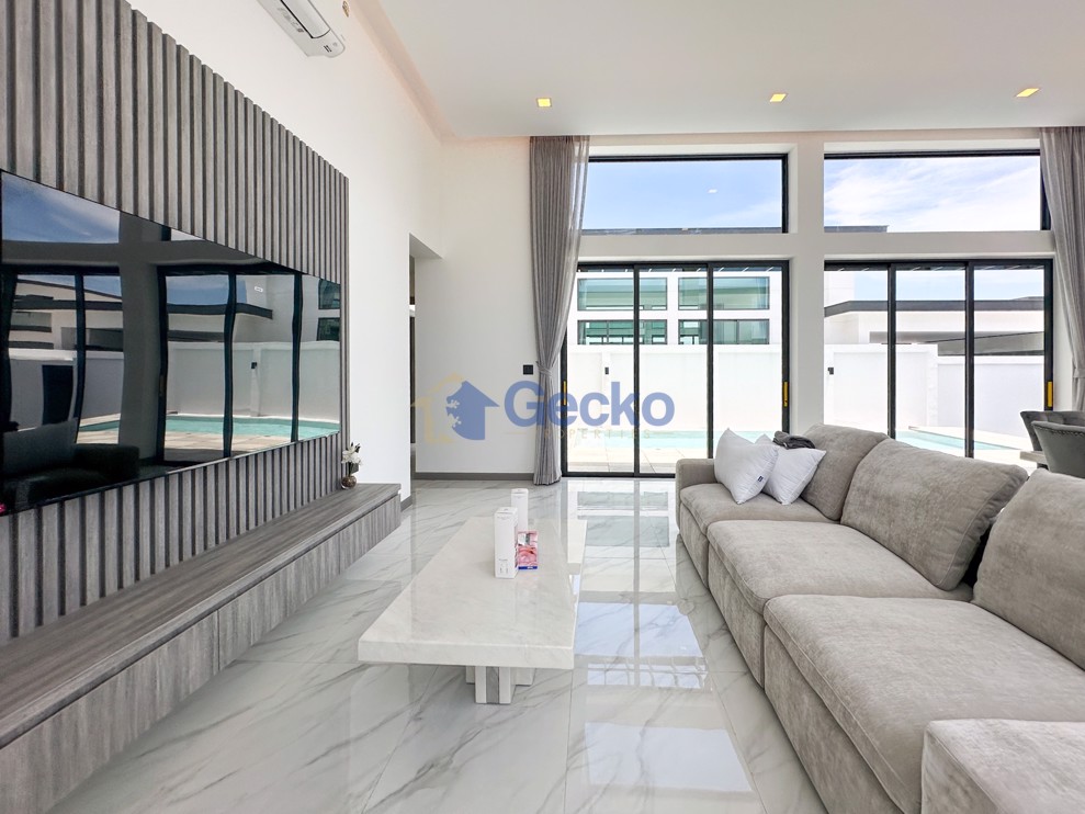 3 Bedrooms House in Layan Residence  East Pattaya H012648 (Photo 4)