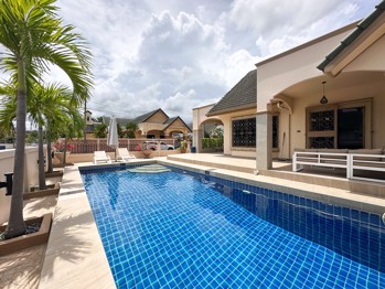 3 Bedrooms House in Natheekarn Park View  East Pattaya H012652