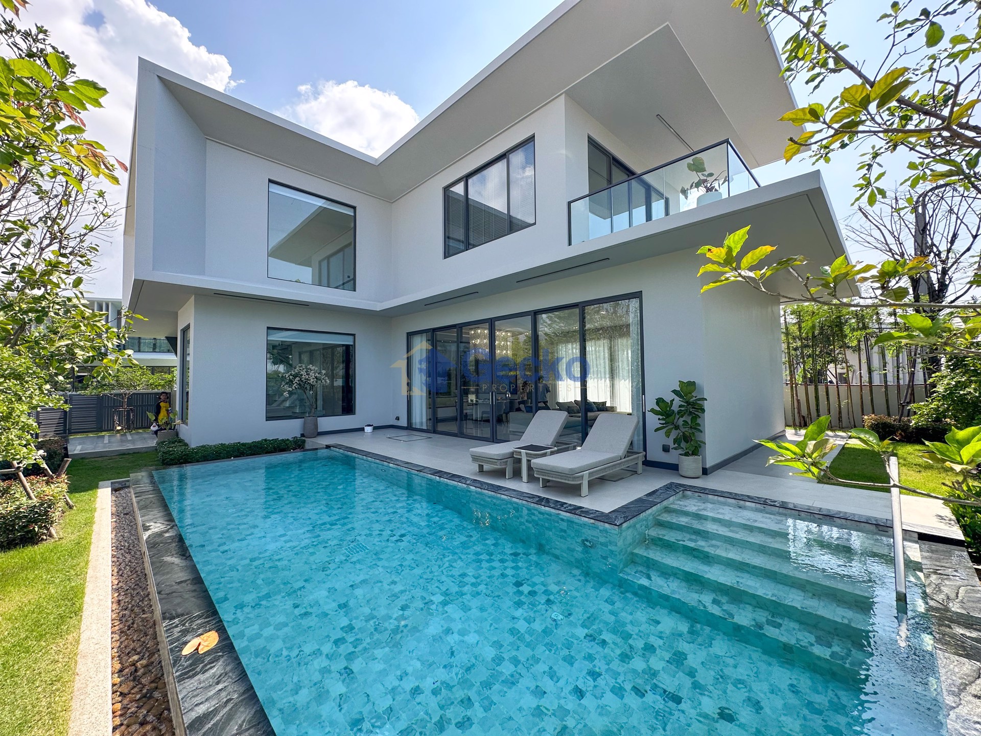 4 Bedrooms House in Glory Village Pattaya  Huay Yai H012658