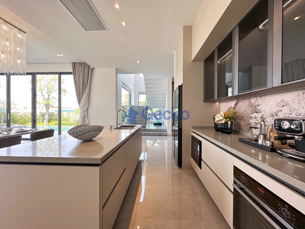 4 Bedrooms House in Glory Village Pattaya  Huay Yai H012658 (Photo 4)