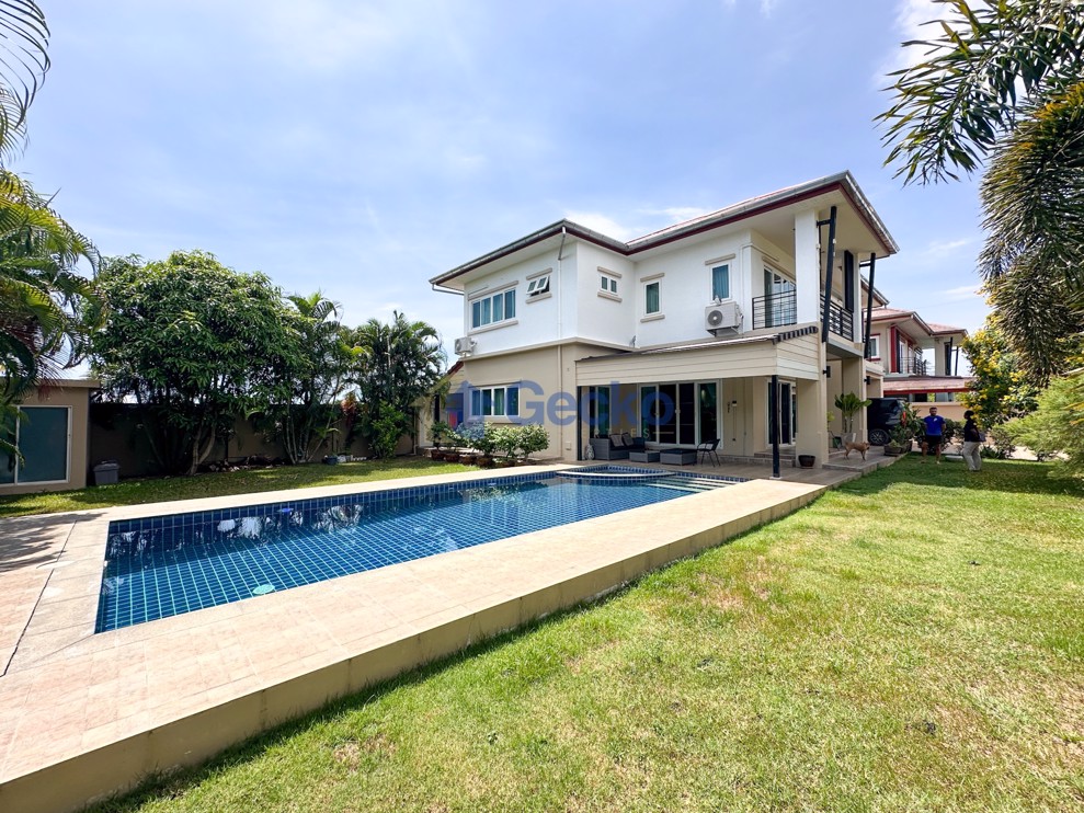 4 Bedrooms House in Lakeside Court 5  East Pattaya H012665 (Photo 1)