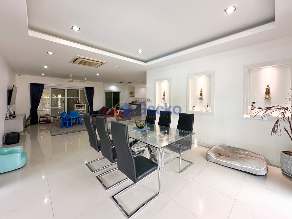 4 Bedrooms House in Lakeside Court 5  East Pattaya H012665 (Photo 4)