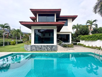 3 Bedrooms House in Paradise Villa 1  East Pattaya H012666