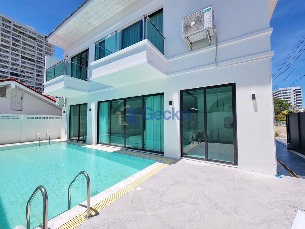 5 Bedrooms House in Jomtien Condotel  Jomtien H012260 (Cover Photo)