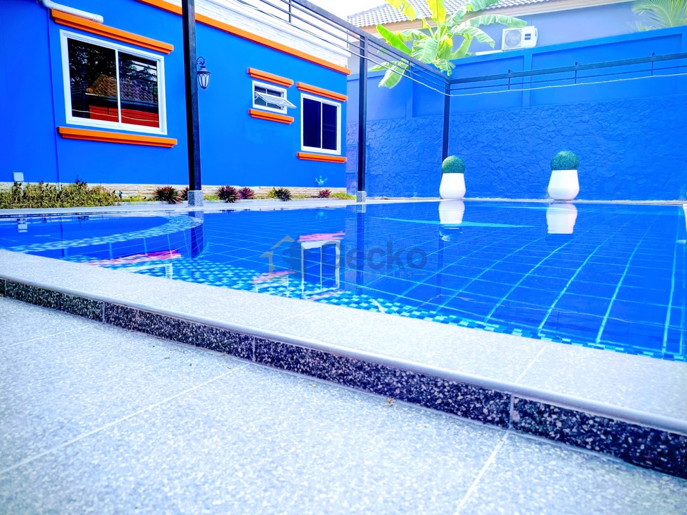 5 Bedrooms House  East Pattaya H012675 (Photo 1)