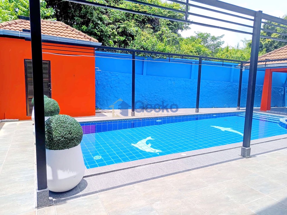 5 Bedrooms House  East Pattaya H012675 (Photo 2)