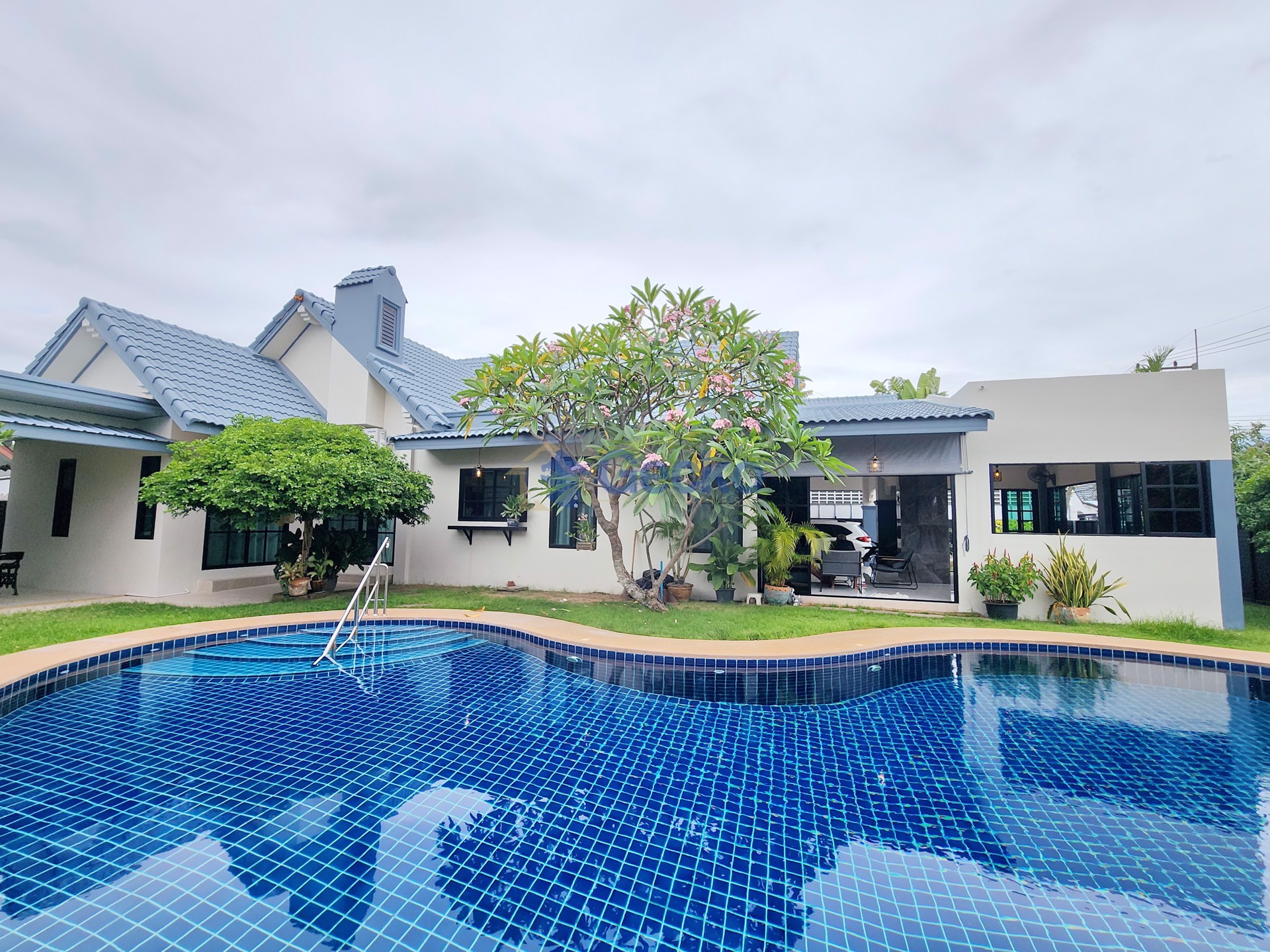 4 Bedrooms House in Natheekarn Park View  East Pattaya H012616