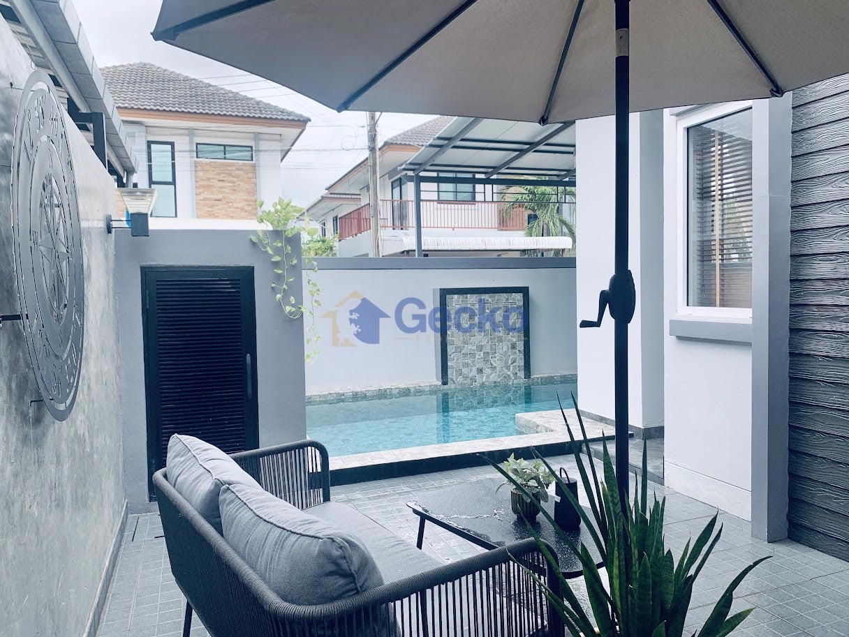 3 Bedrooms House in Uraiwan Park View  East Pattaya H012693
