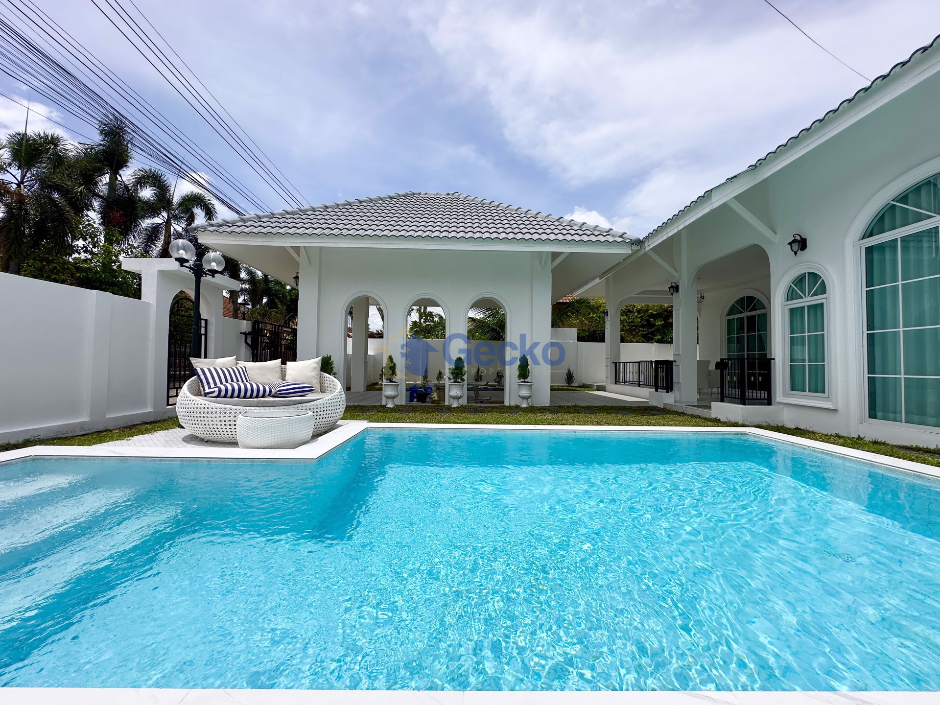 3 Bedrooms House in Pattaya Paradise Village  East Pattaya H012712