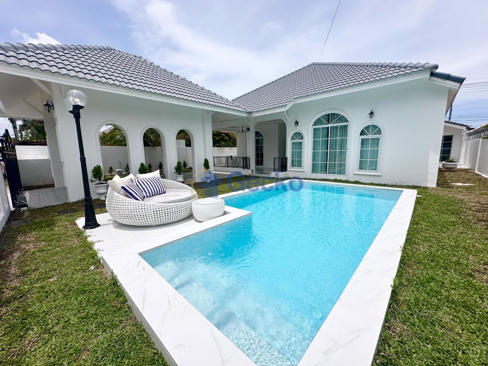 3 Bedrooms House in Pattaya Paradise Village  East Pattaya H012712 (Photo 1)