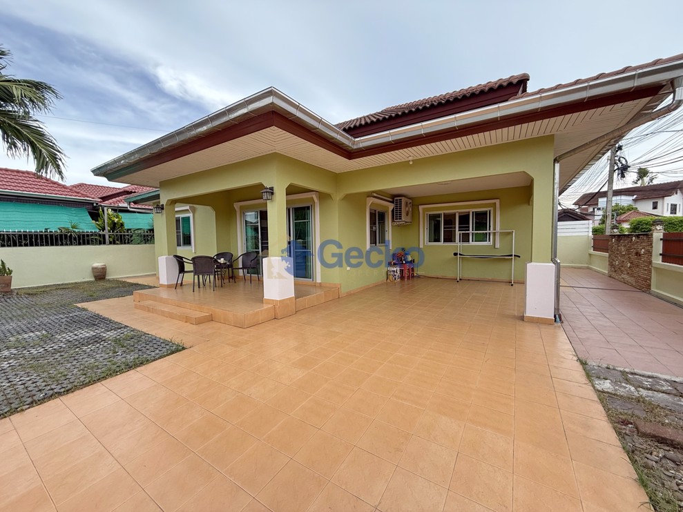 2 Bedrooms House in Pattaya Tropical  East Pattaya H012714 (Cover Photo)