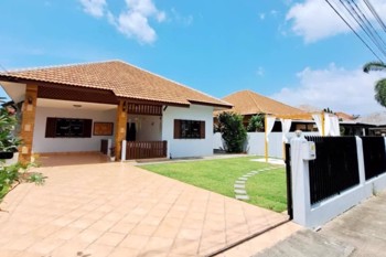 3 Bedrooms House in Pattaya Paradise Village  East Pattaya H012722