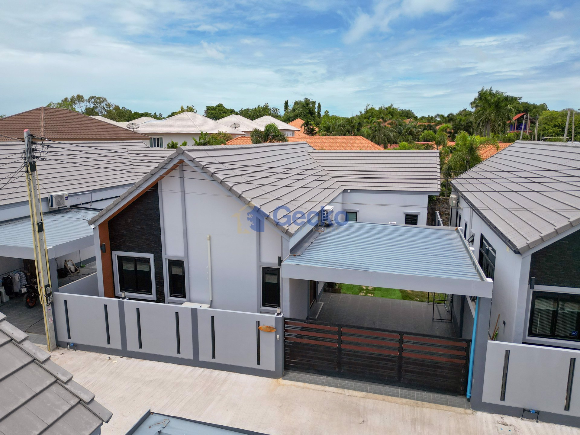 3 Bedrooms House  East Pattaya H012726